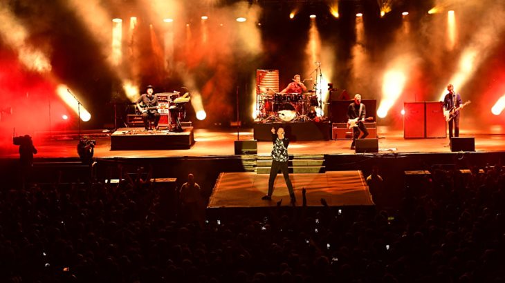 Midnight Oil (c) Tony Mott
